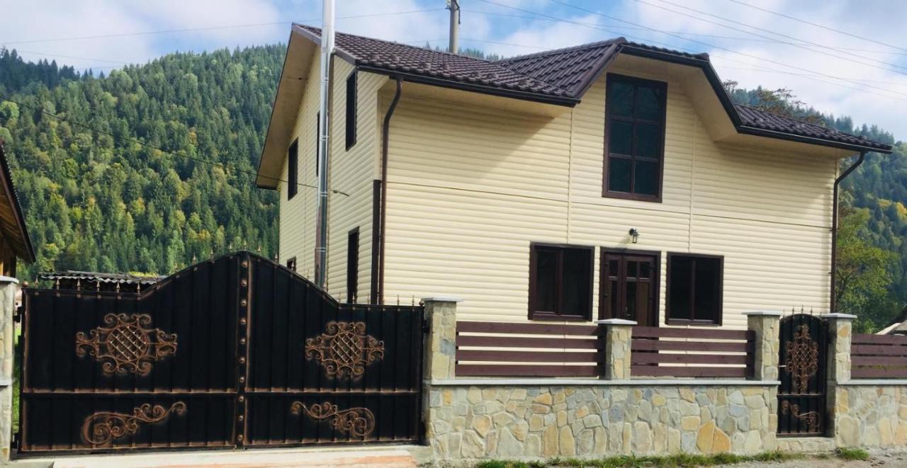 Apartamento Гірська Роса Verkhniy Yasenov Exterior foto